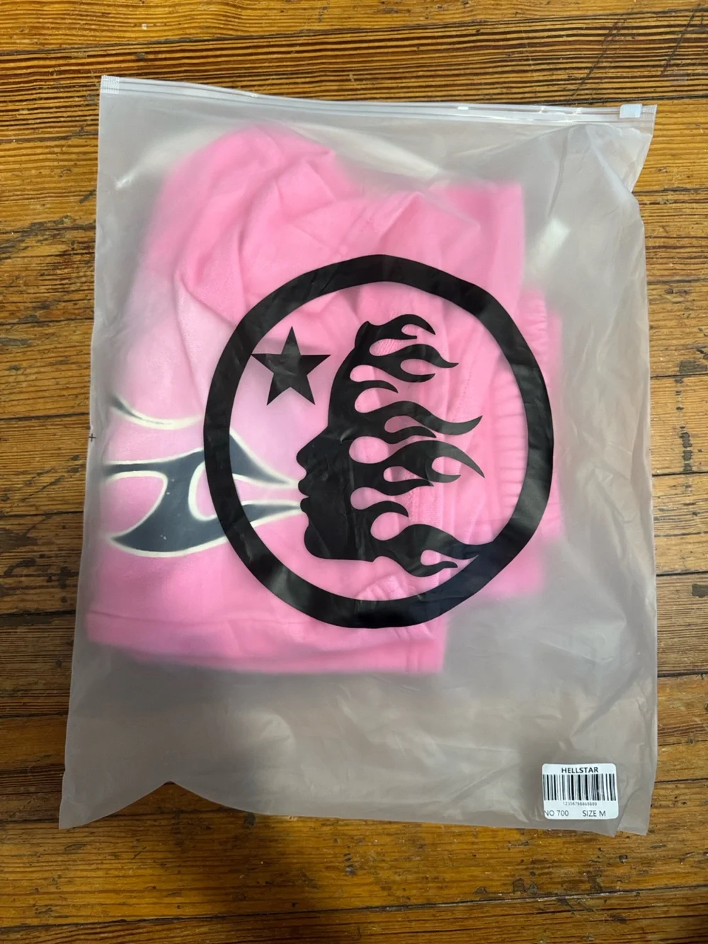 Pink hellstar short brand new with tags and bag and the NFC SCAN WORKS!! Size M